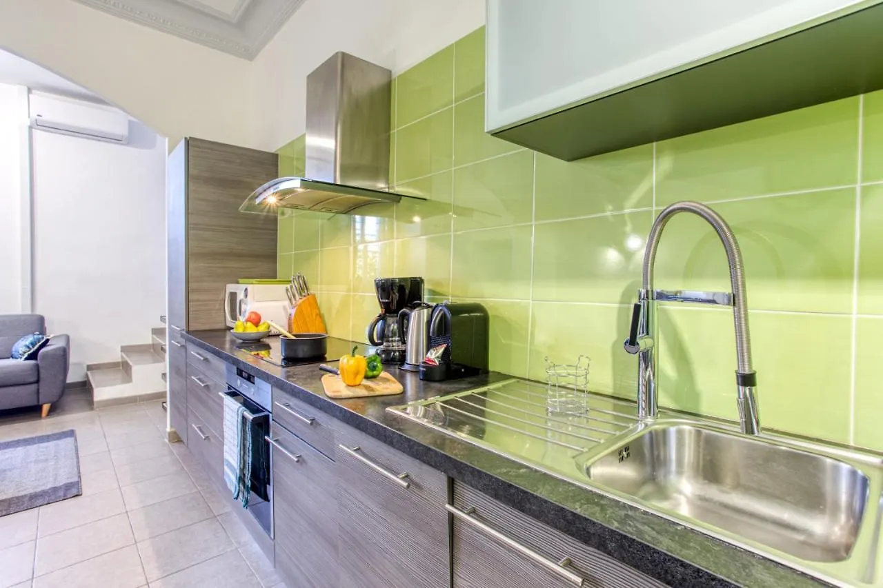 Le Jean Jaures - Refait A Neuf, Lumineux, Long Balcon, Jolie Vue, Wifi, Coeur Vieux-Nice Apartment  Nice